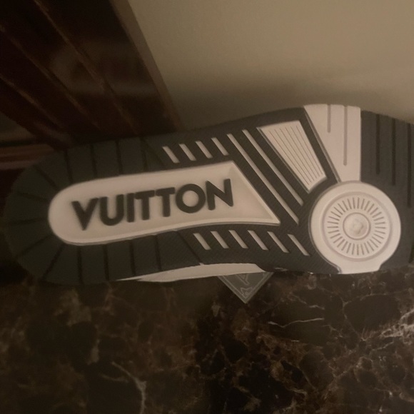 Louis Vuitton trainers size 12 men - Picture 4 of 4